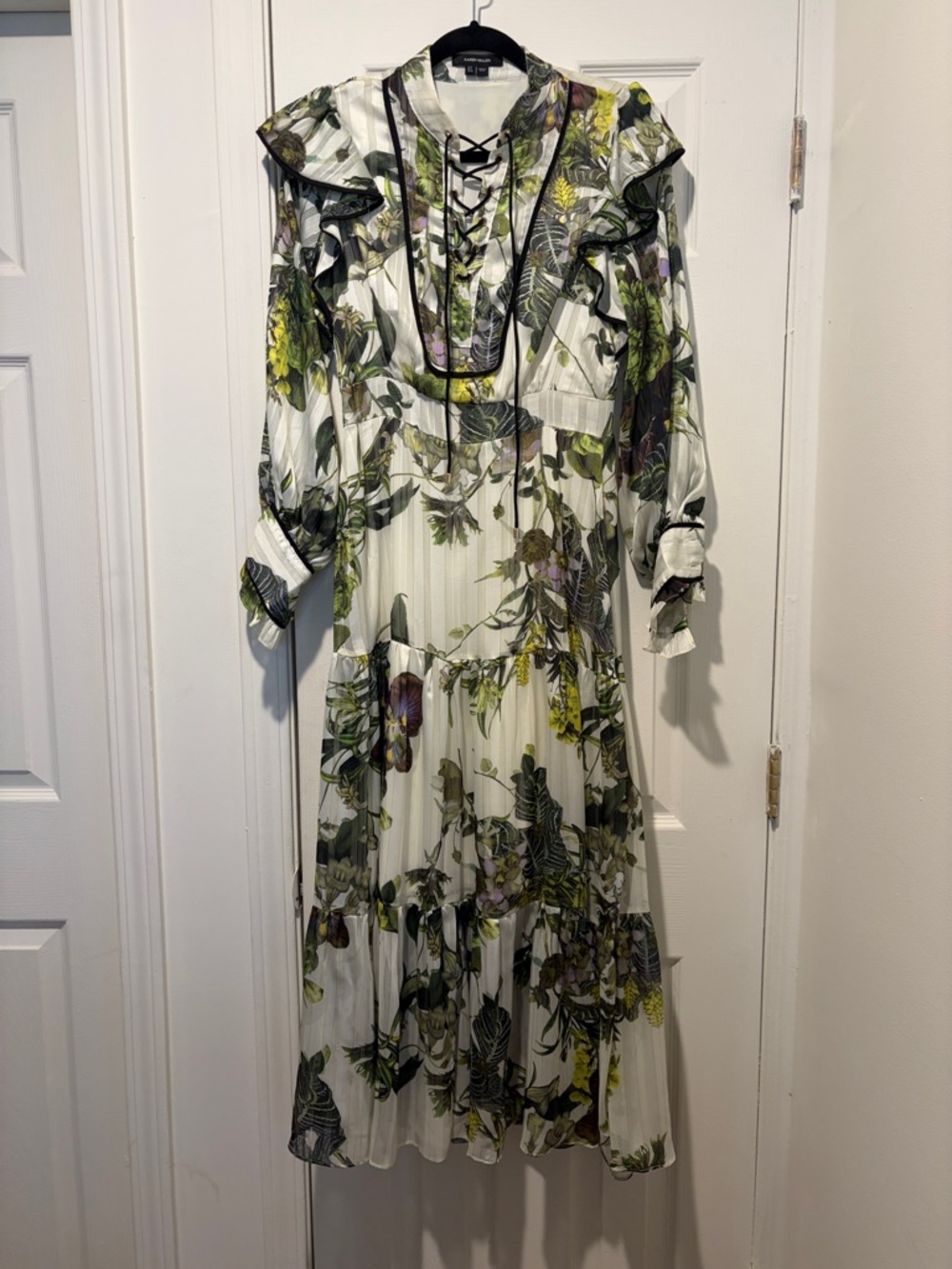 Floral Lace-Up Ruffle Midi Dress in White and Green